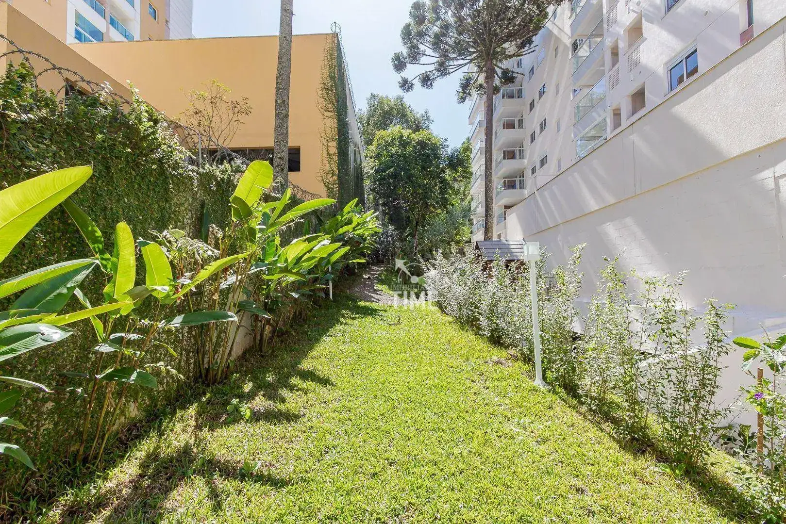 Balcony with a grill in a 3-bedroom apartment, 107 m² — photo 42