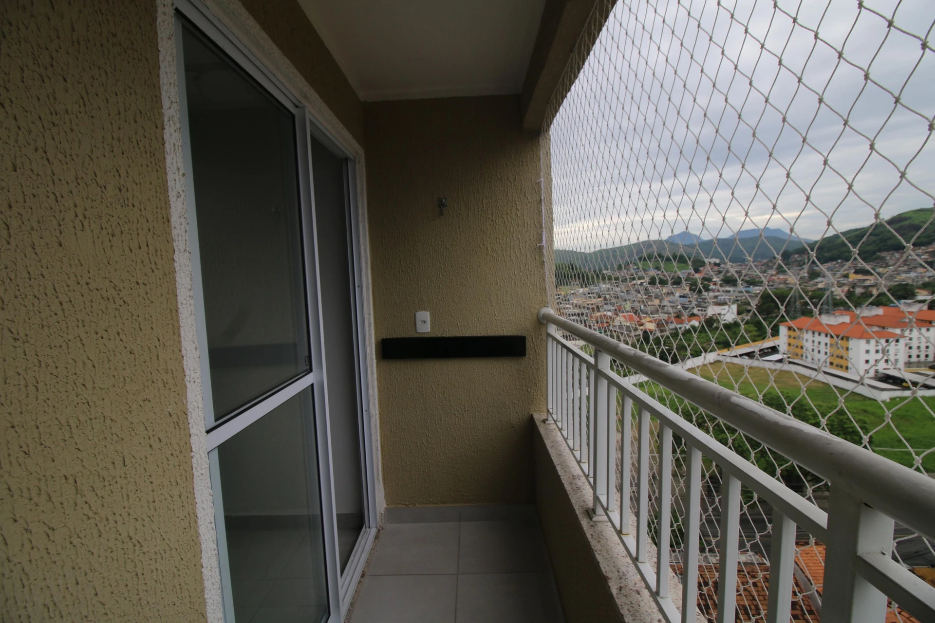 2-bedroom apartment with a mountain view — photo 11