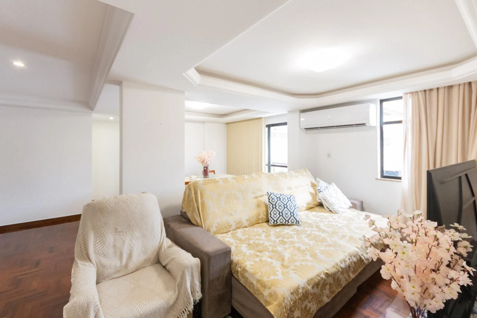 4-bedroom apartment with a mountain view in Rio de Janeiro — photo 23