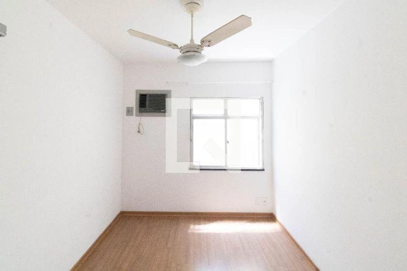 Wood or laminate floors in a 2-bedroom apartment, 50 m² — photo 28