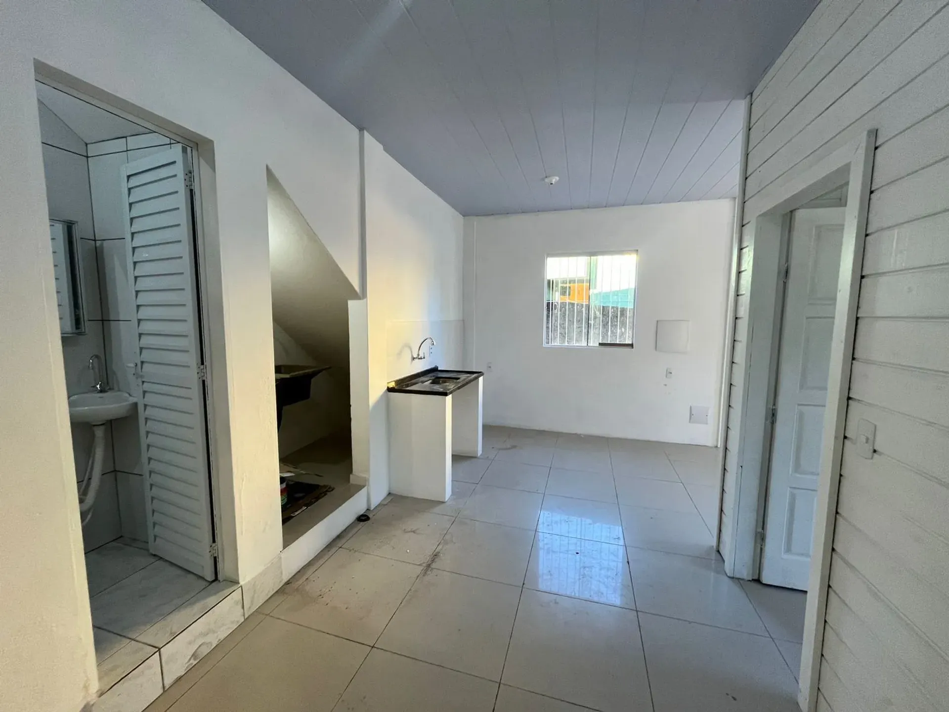 1-bedroom apartment with laundry area, no parking — photo 8