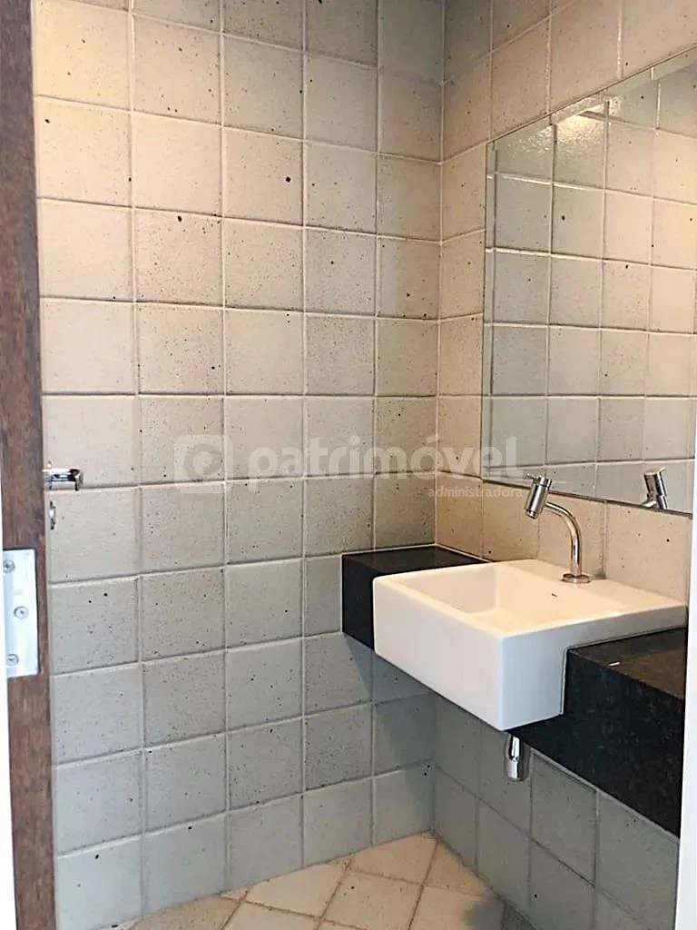 Unfurnished 350 m² apartment with built-in cabinets — photo 13