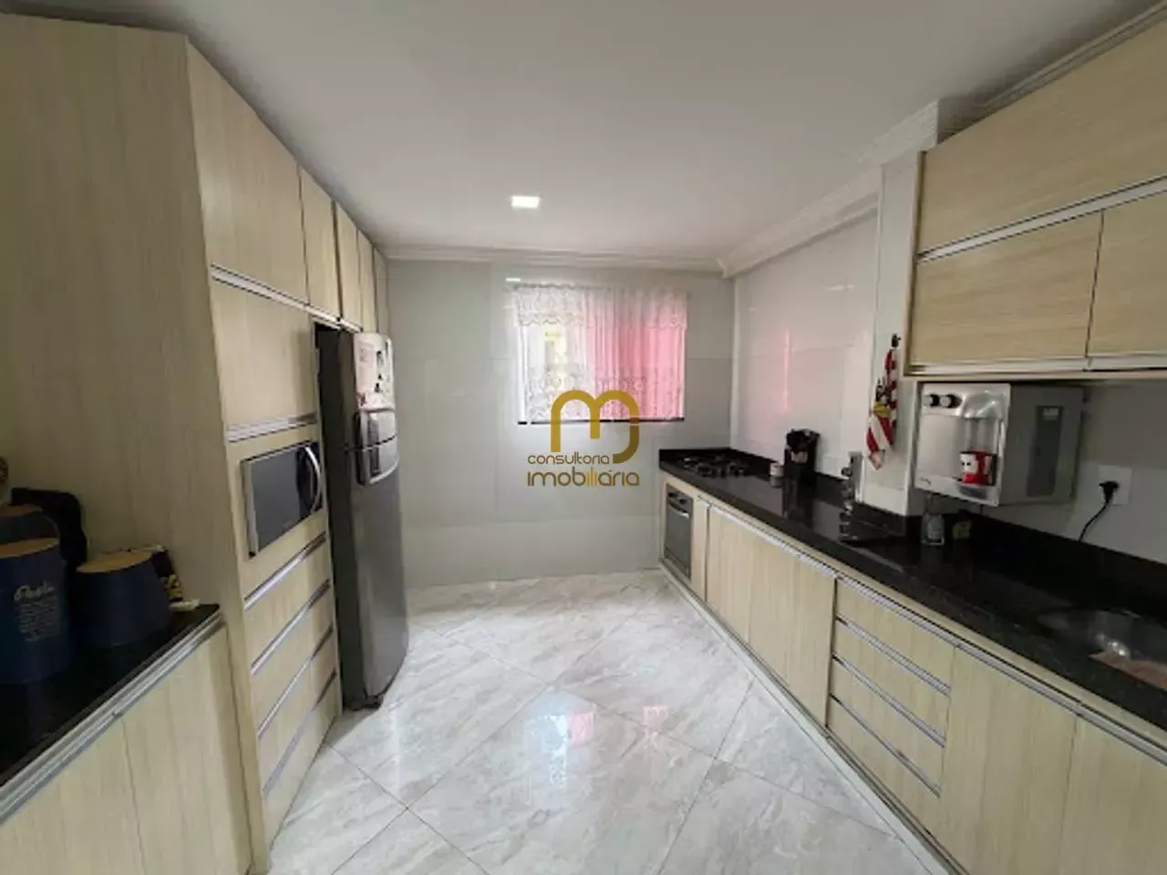 Furnished house, 300 m², with a glass-enclosed balcony — photo 18