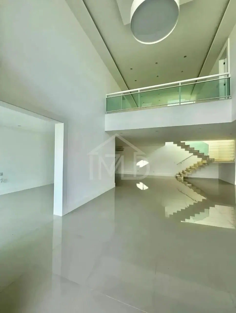 House with 5 bedrooms and floor-to-ceiling windows — photo 6