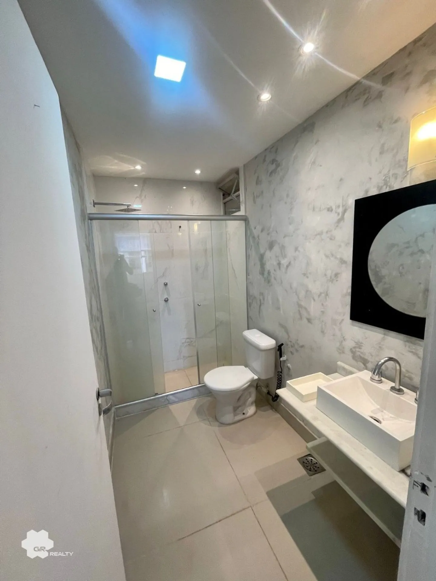 Furnished apartment with 2 bedrooms and 1 bathroom — photo 21