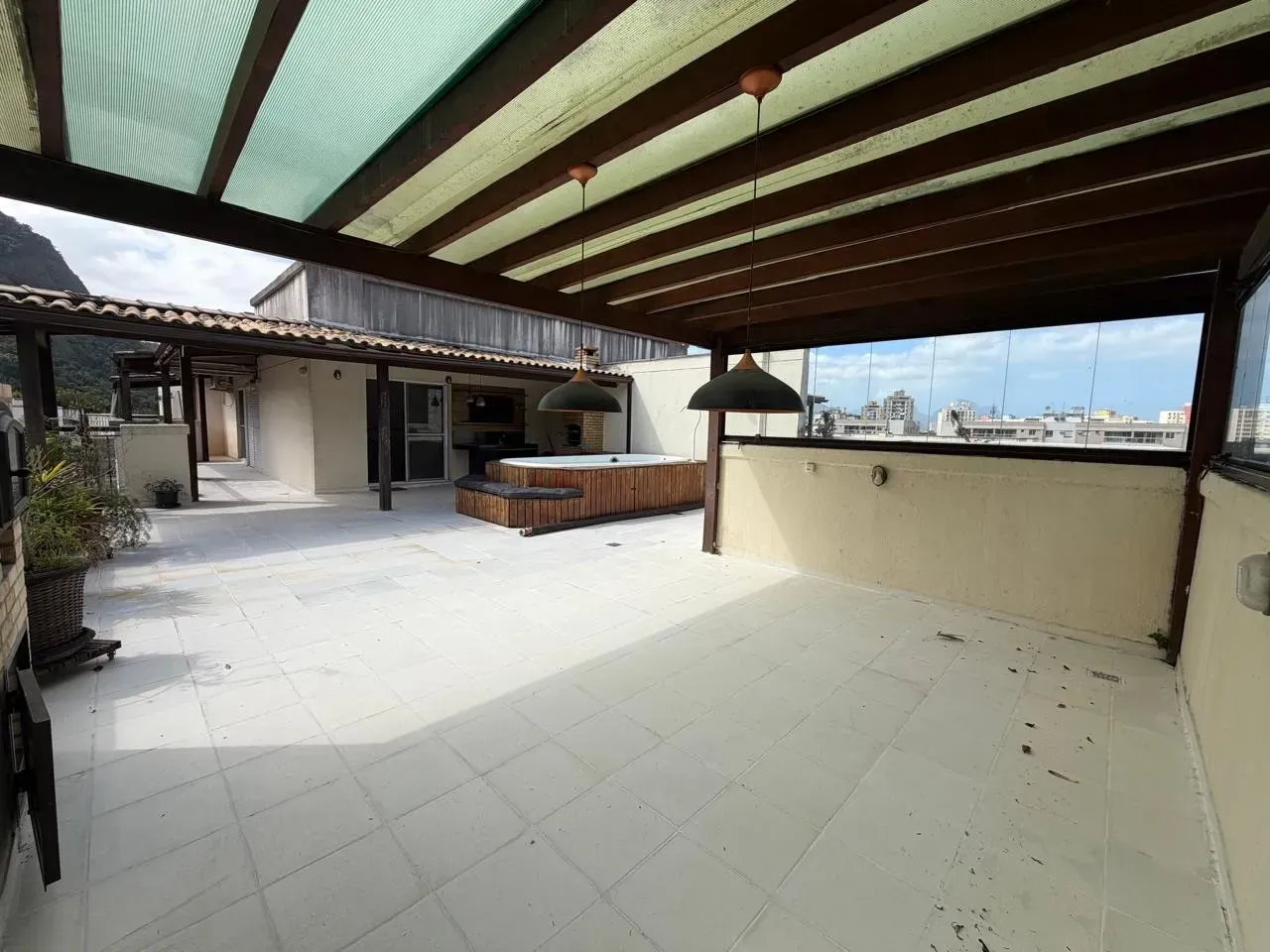 4-bedroom apartment with a closed-in balcony — photo 9