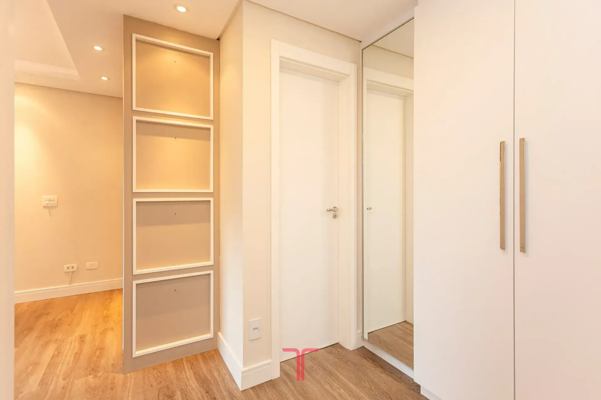 3-bedroom apartment in a building with a pool — photo 45