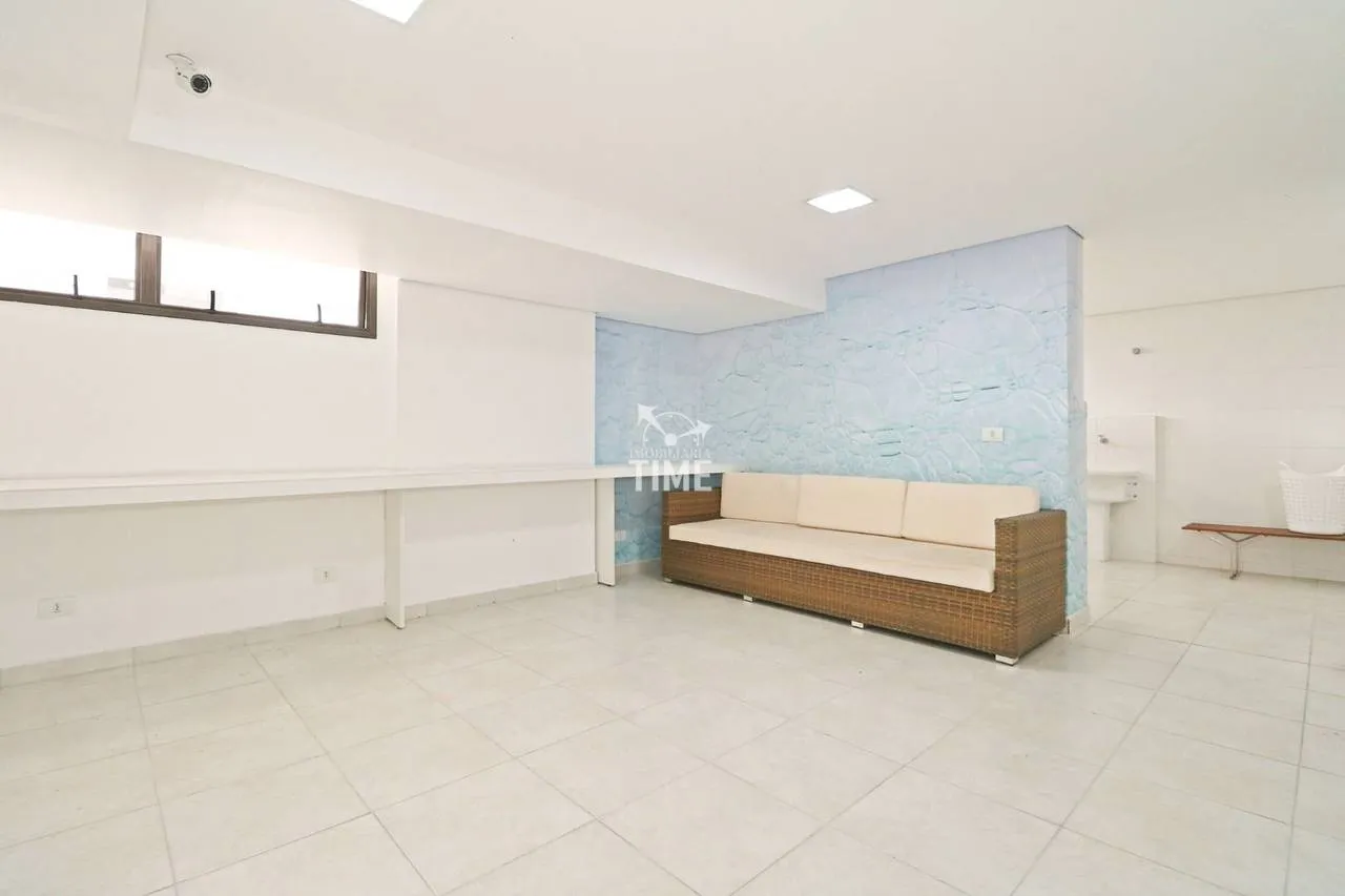 Wood or laminate floors in a 3-bedroom apartment, 78 m² — photo 123