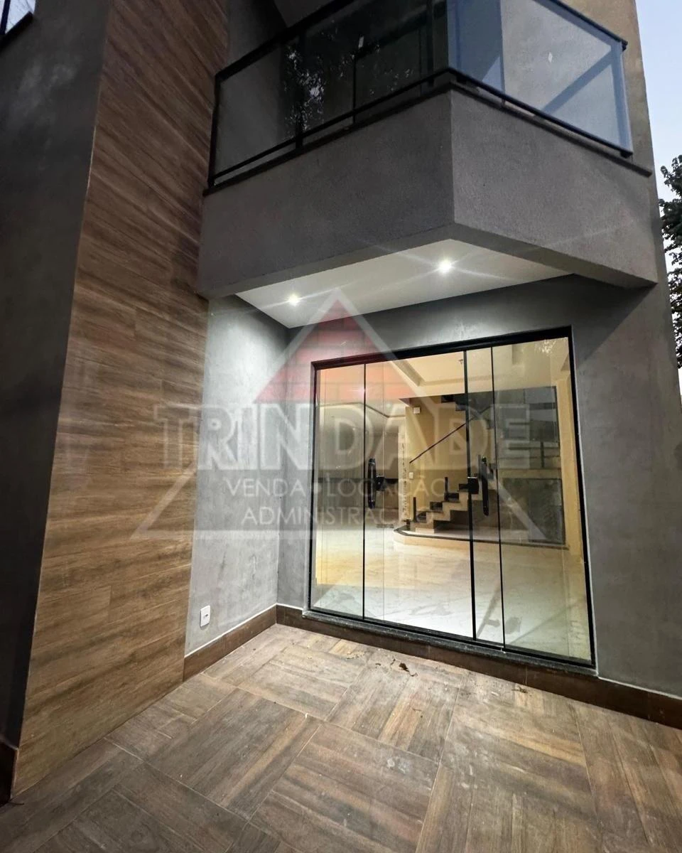 Casa com cozinha integrada a fogão a gás e coifa — photo 23
