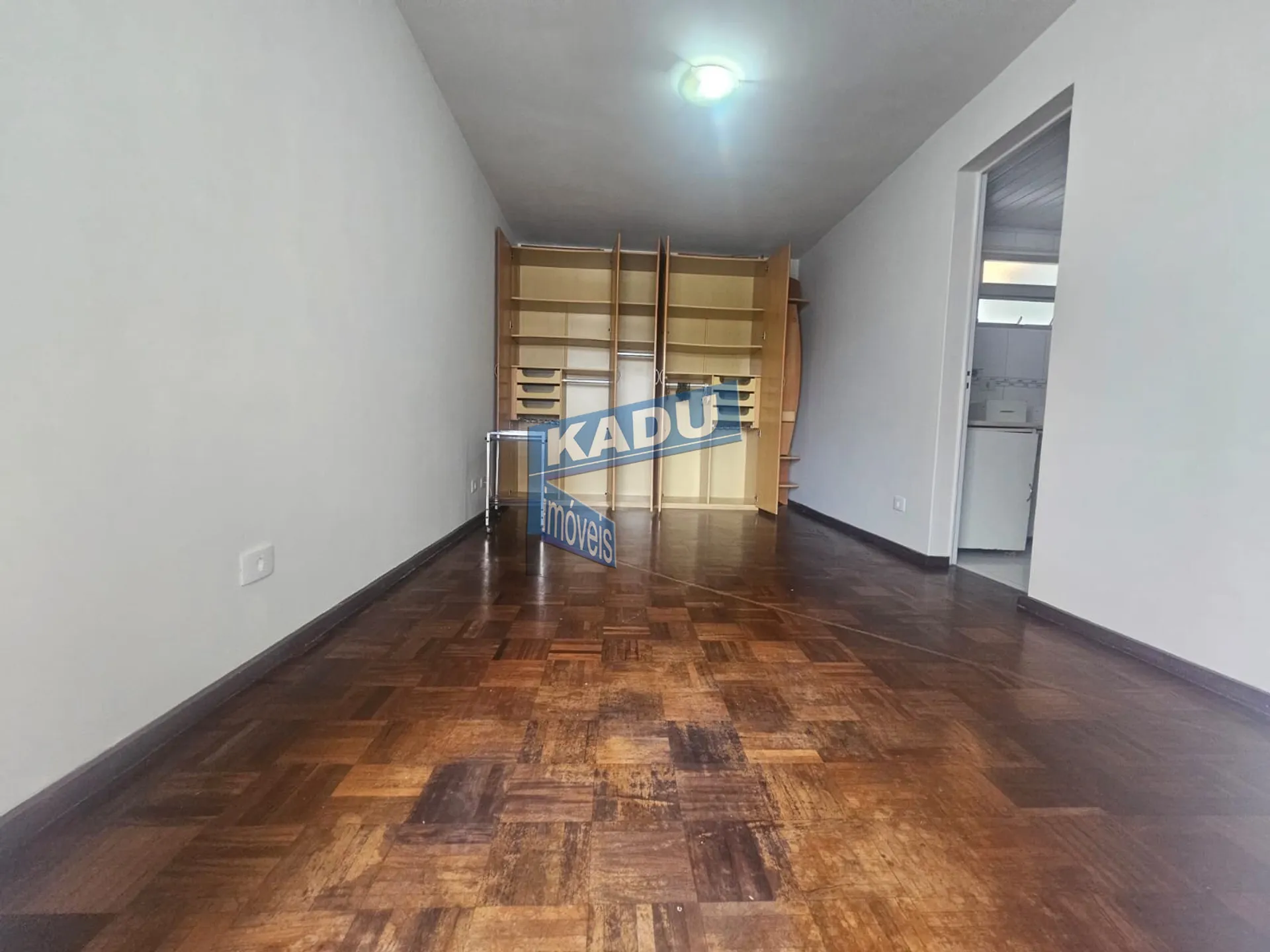 3-bedroom apartment with wood or laminate floors in Curitiba — photo 3