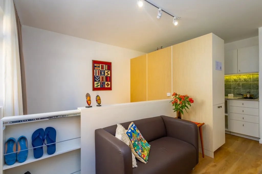 Furnished 31 m² studio with open-plan kitchen — photo 16