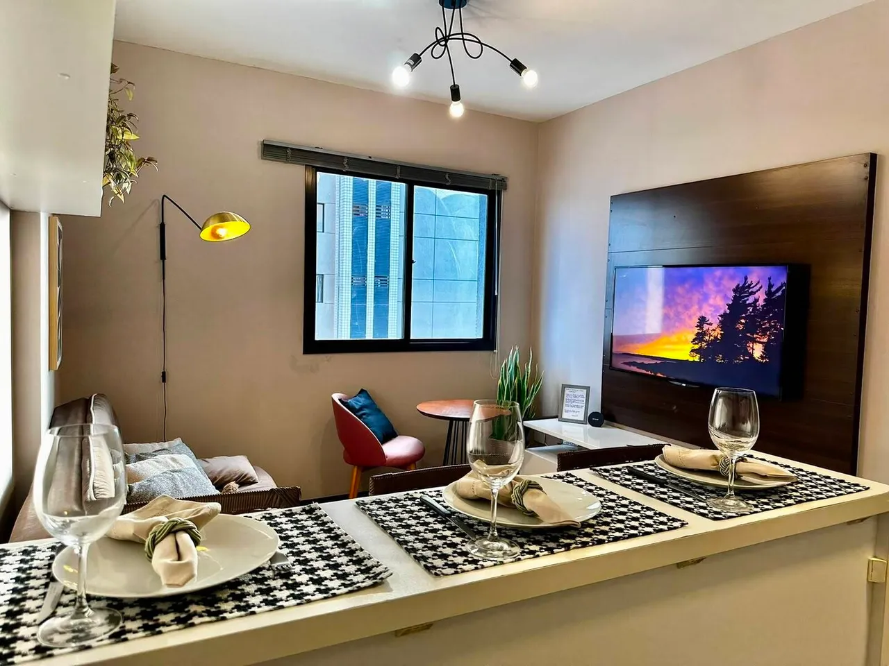 Apartamento mobiliado de 1 quarto com cozinha integrada — photo 3