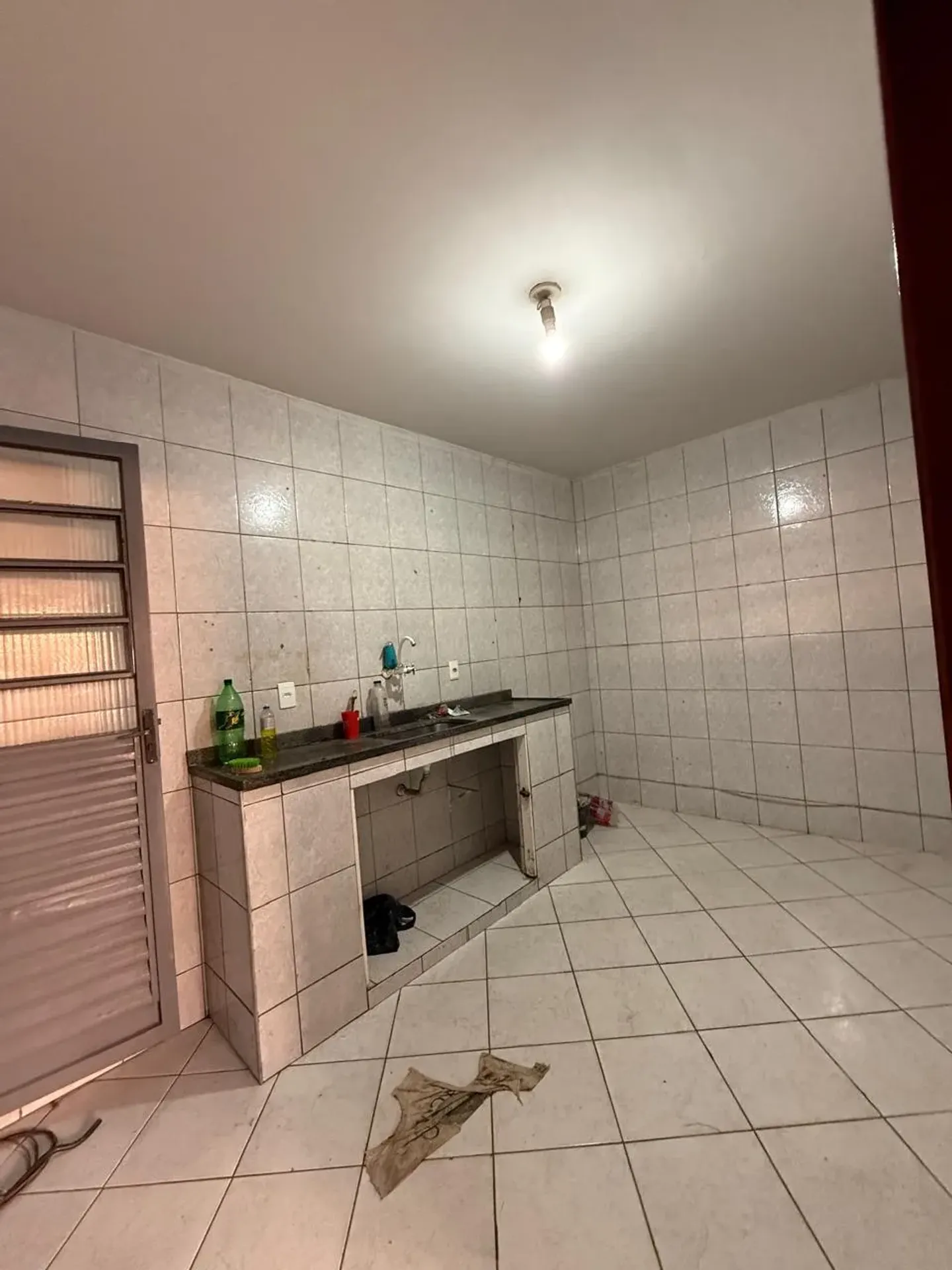 70 m² unfurnished unit with 3 bedrooms and no parking — photo 2