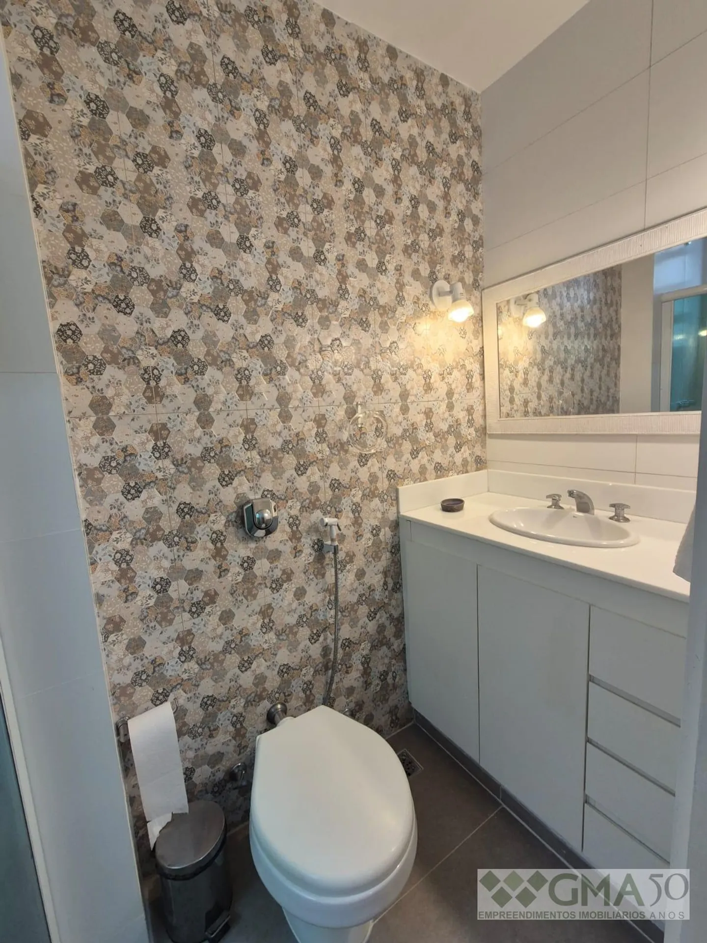 Furnished apartment, 90 m², with wood or laminate floors — photo 16