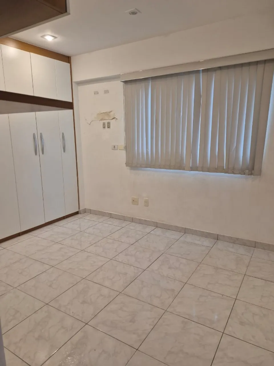 2-bedroom apartment in a building with a gym — photo 4
