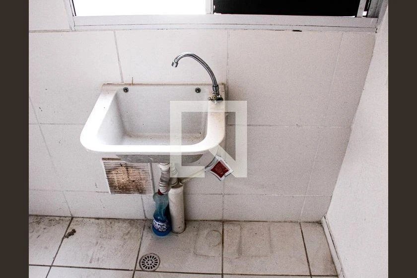 2-bedroom apartment with wood or laminate floors — photo 16