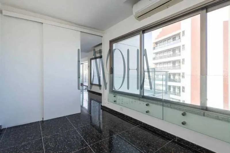 Duplex top-floor apartment with enclosed balcony — photo 16
