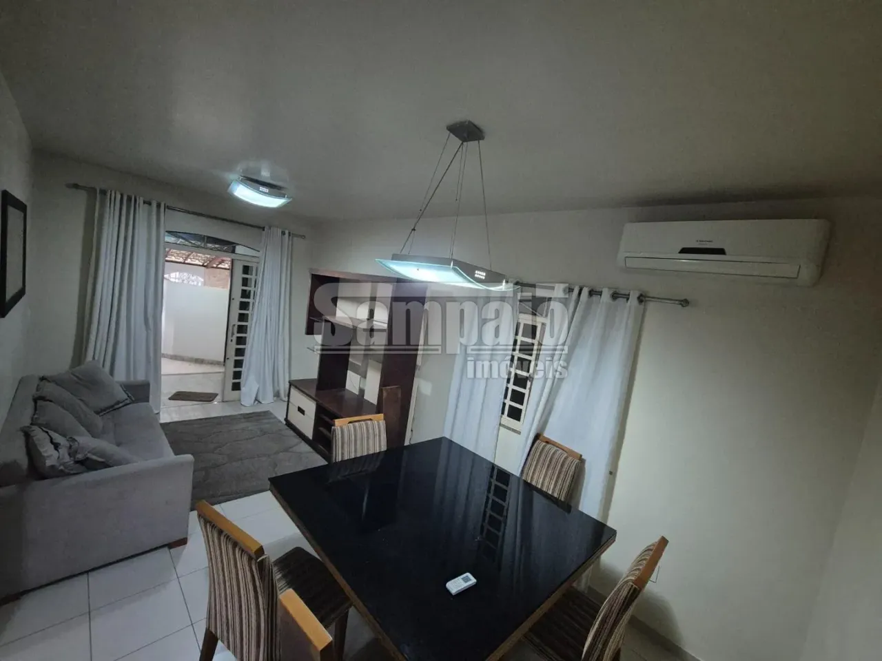 Балкон з грилем та 2 спальні: будинок 139 м²