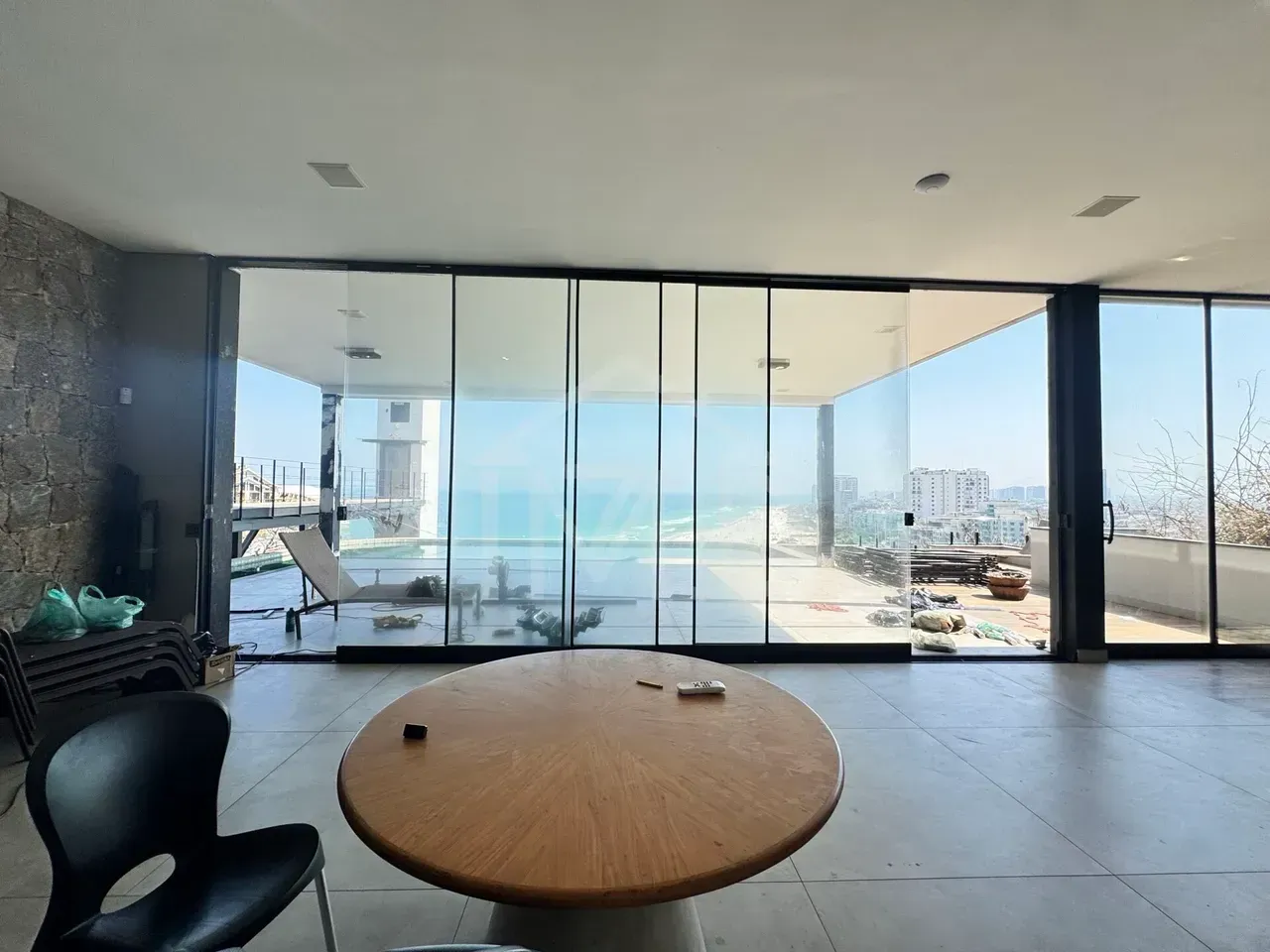House with 7 en-suite bedrooms and a private balcony — photo 31
