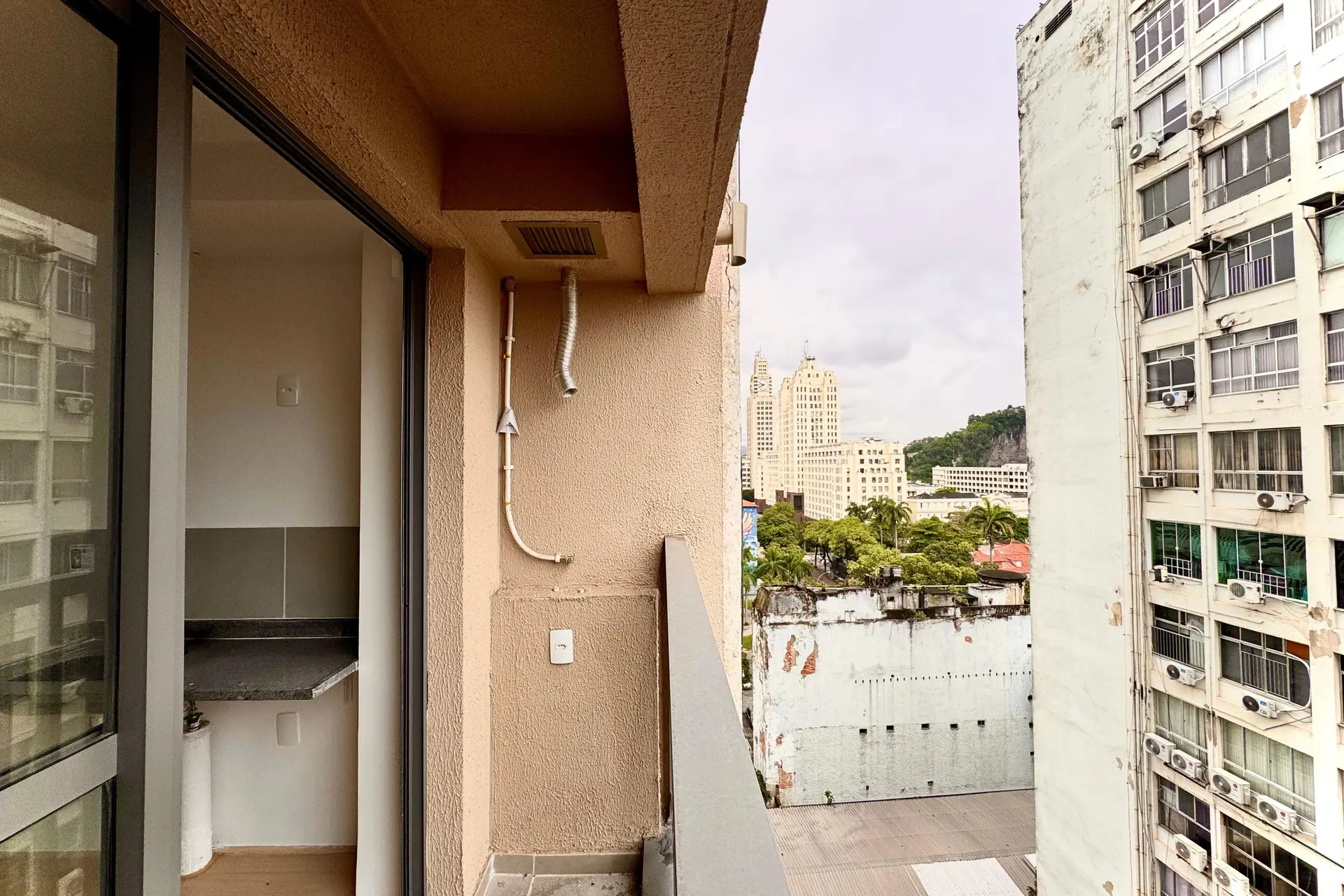 Apartment, 33 m², with a grill on the balcony — photo 17