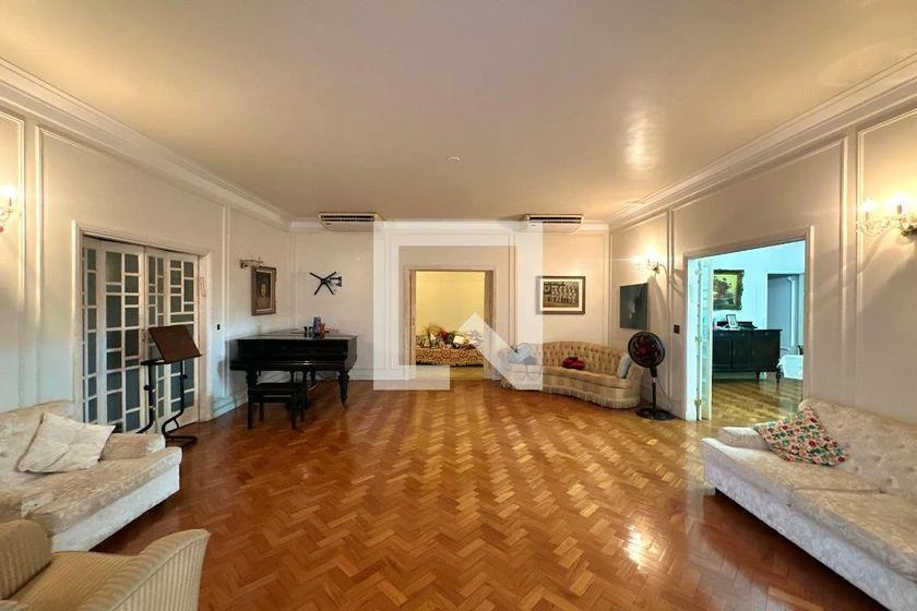 Glass-enclosed balcony in a 4-bedroom apartment, 403 m² — photo 7