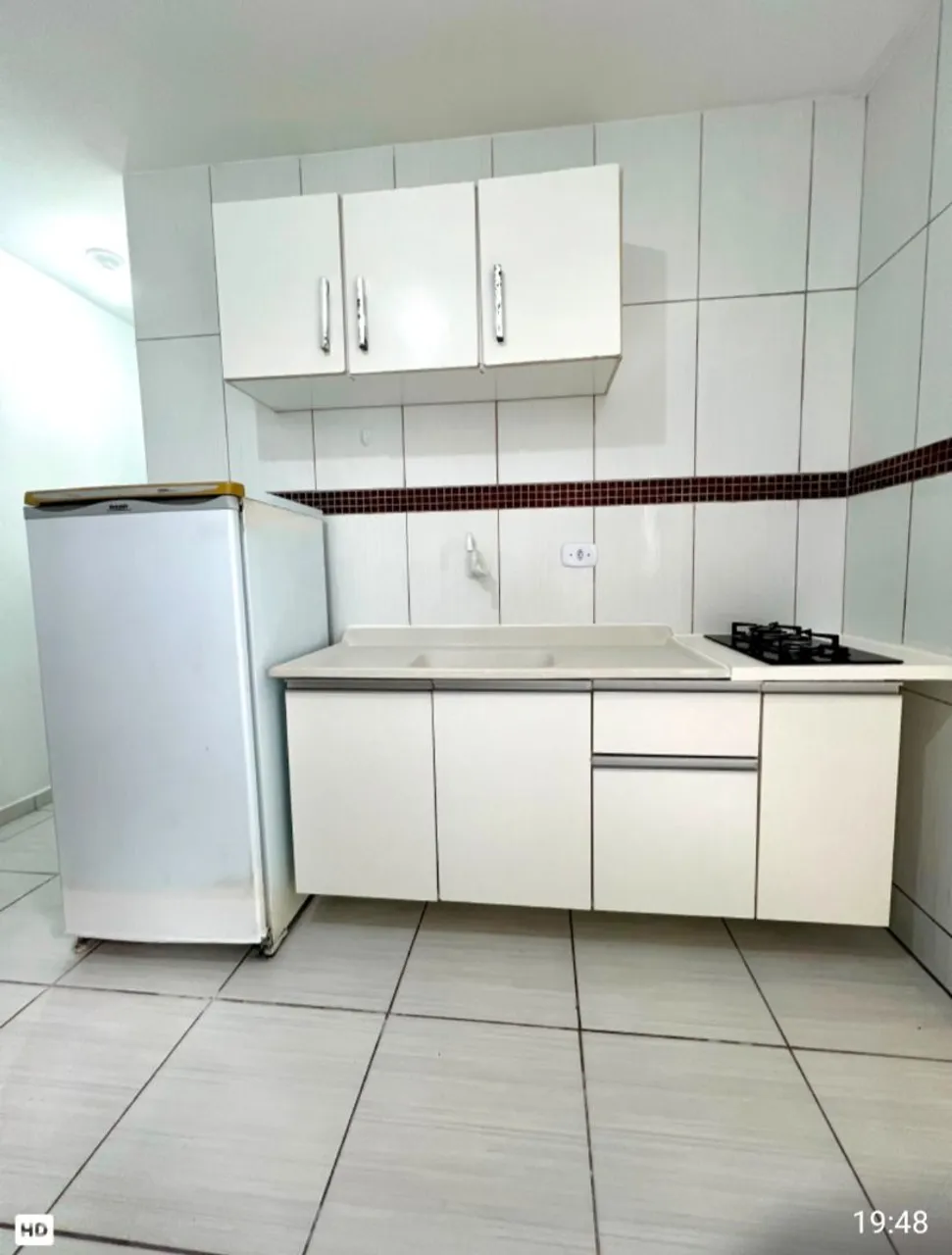 Furnished studio flat with 1 bedroom and gas kitchenette — photo 2