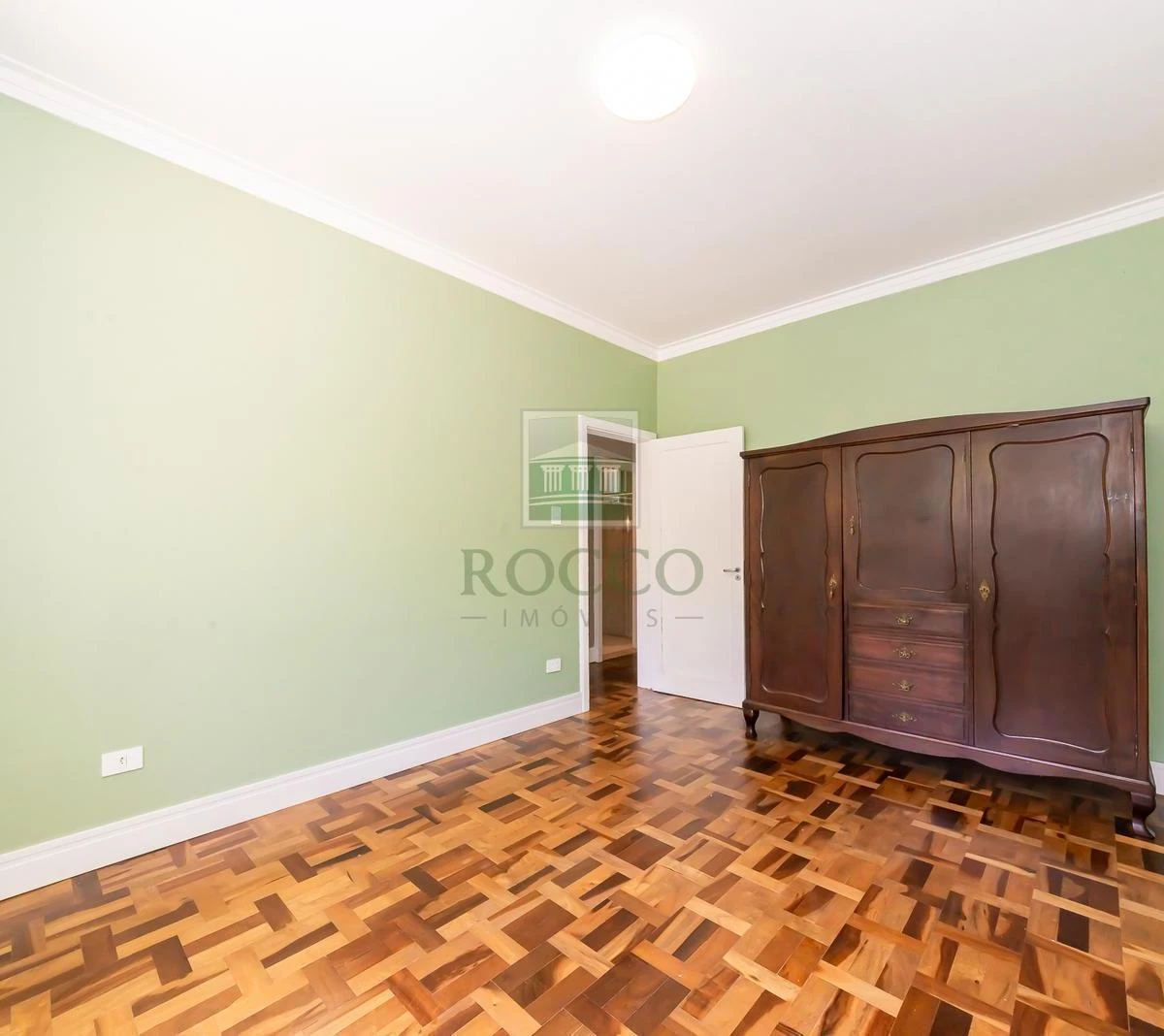 3-bedroom apartment with a washing machine in Curitiba — photo 20
