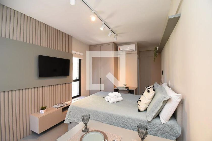 Furnished 1-bedroom apartment with enclosed balcony — photo 4