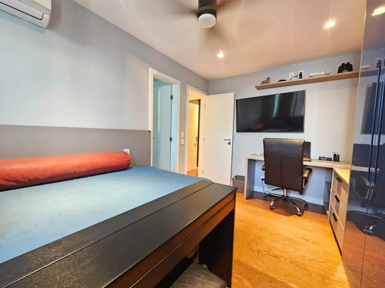 Furnished apartment with 3 bedrooms and 5 bathrooms — photo 15