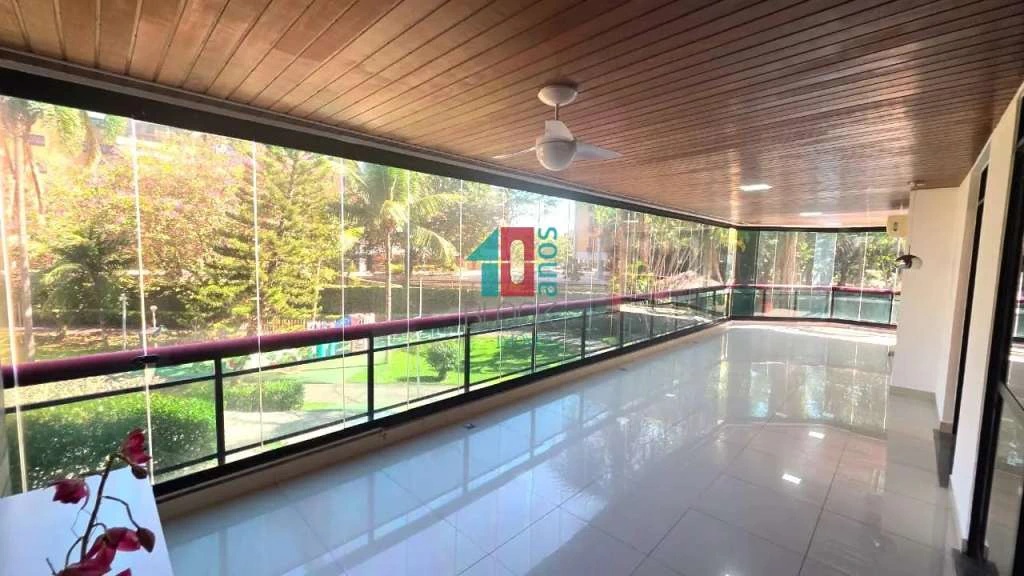 4-bedroom apartment with a glassed-in balcony — photo 25