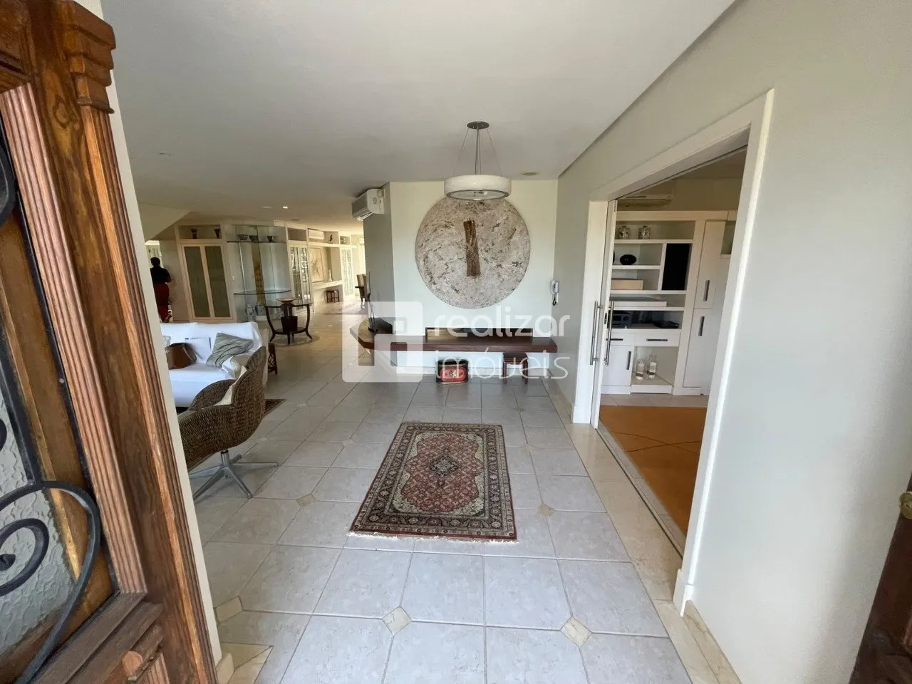 Casa de 5 dormitorios con balcón cerrado con vidrio — photo 26
