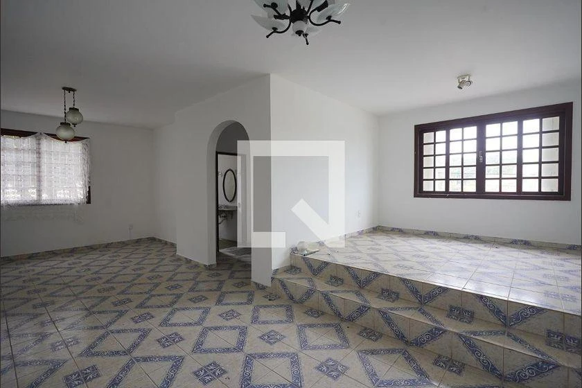 House with 7 bedrooms and 3 en-suites at 350 m² — photo 9