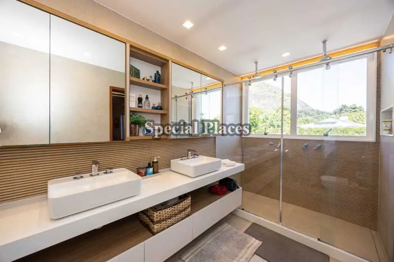 Furnished house with 6 bedrooms and 550 m² — photo 19