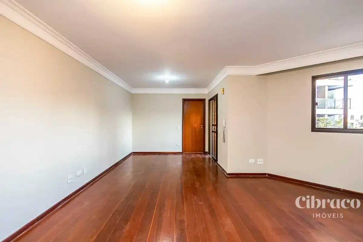 250 m² apartment with 3 bedrooms and a balcony — photo 10