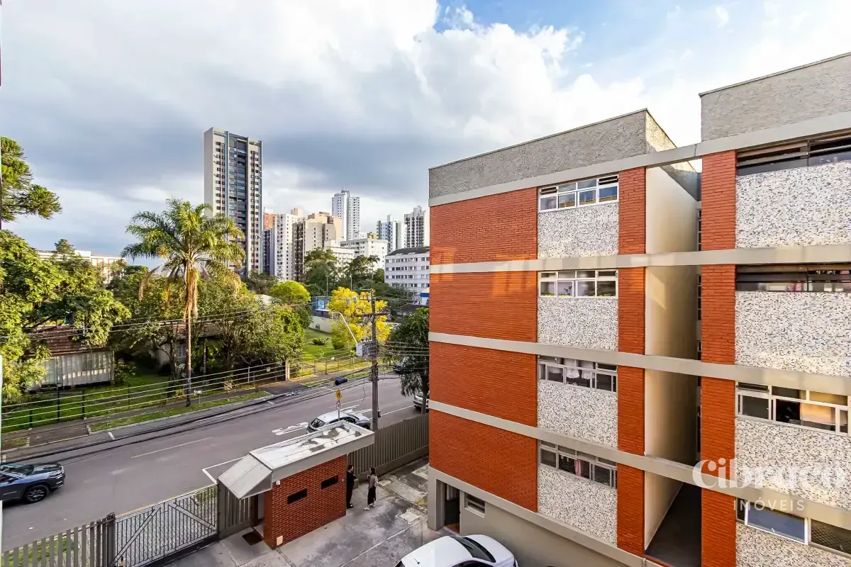 Apartamento de aluguel com 2 quartos e piso de madeira — photo 35