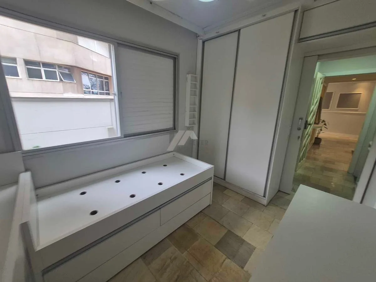 3-bedroom apartment with a glass-enclosed balcony — photo 37