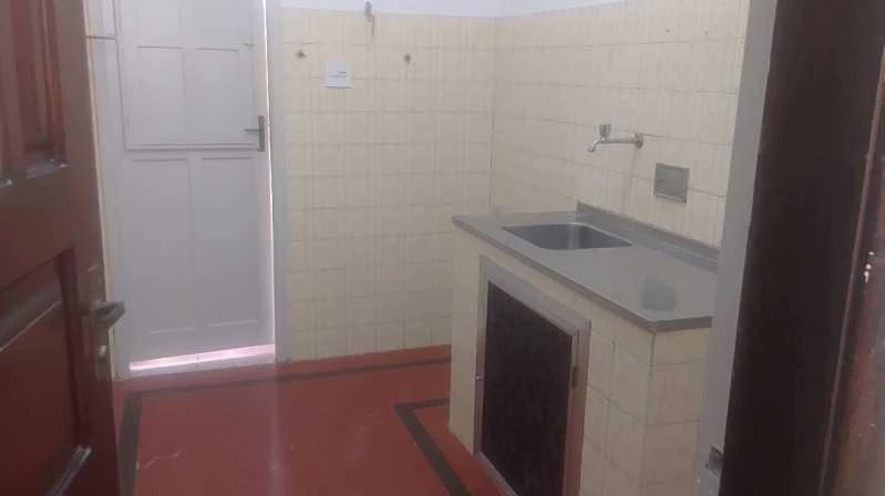 Квартира з 2 спальнями та дерев'яною підлогою або ламінатом — photo 3