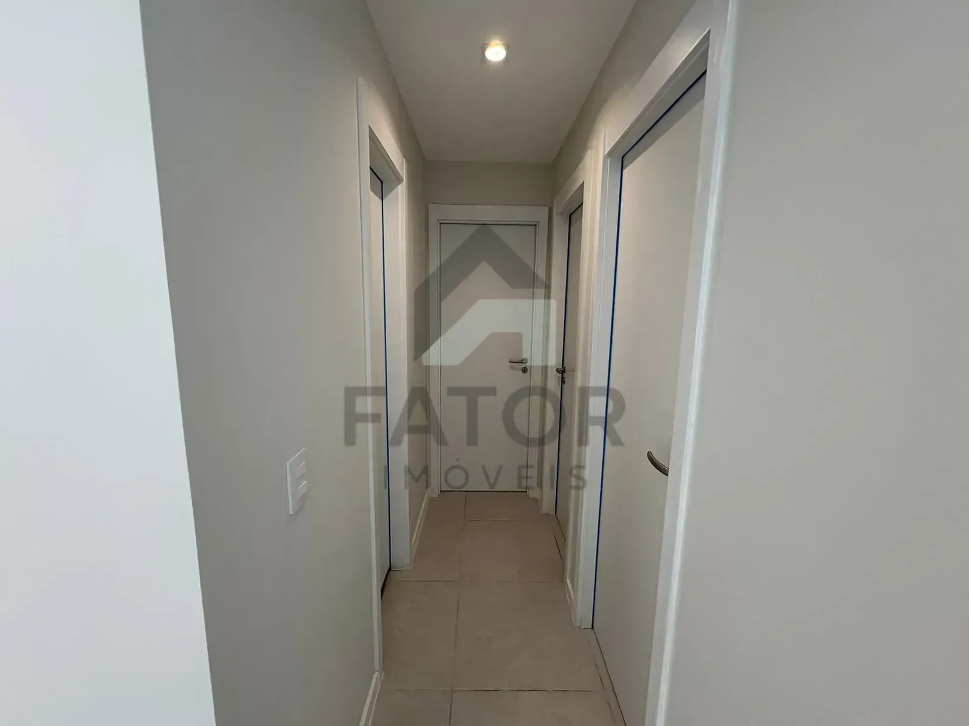 Apartamento com 3 quartos e varanda fechada de vidro — photo 27