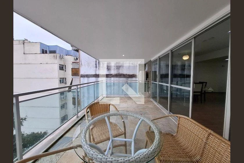 Home office in a 4-bedroom apartment, 140 m² — photo 30