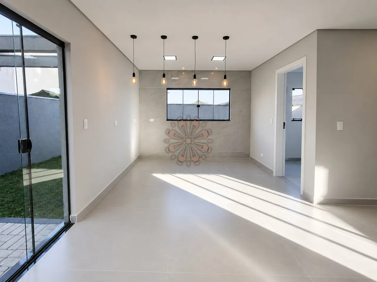 3-bedroom house with en-suites and an open kitchen — photo 3