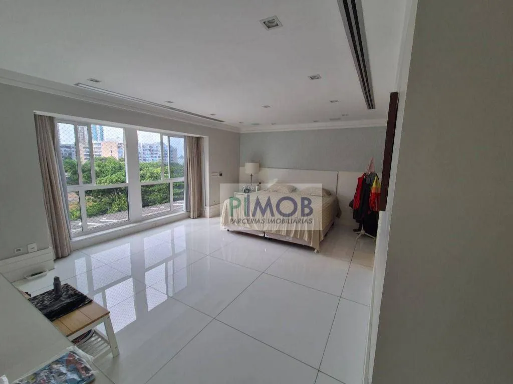 Furnished duplex penthouse with 3 bedrooms and 256 m² — photo 49