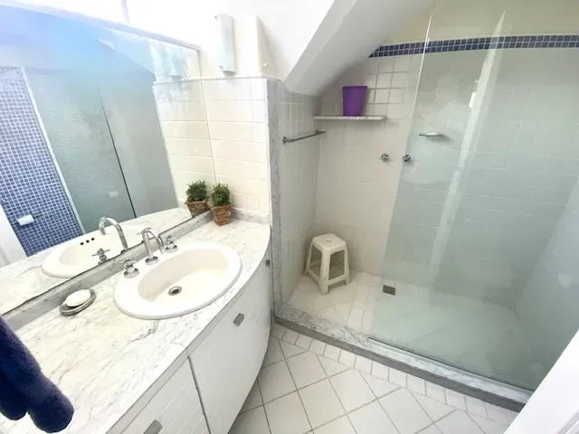 Casa com 4 dormitórios e 5 banheiros, com garagem — photo 25