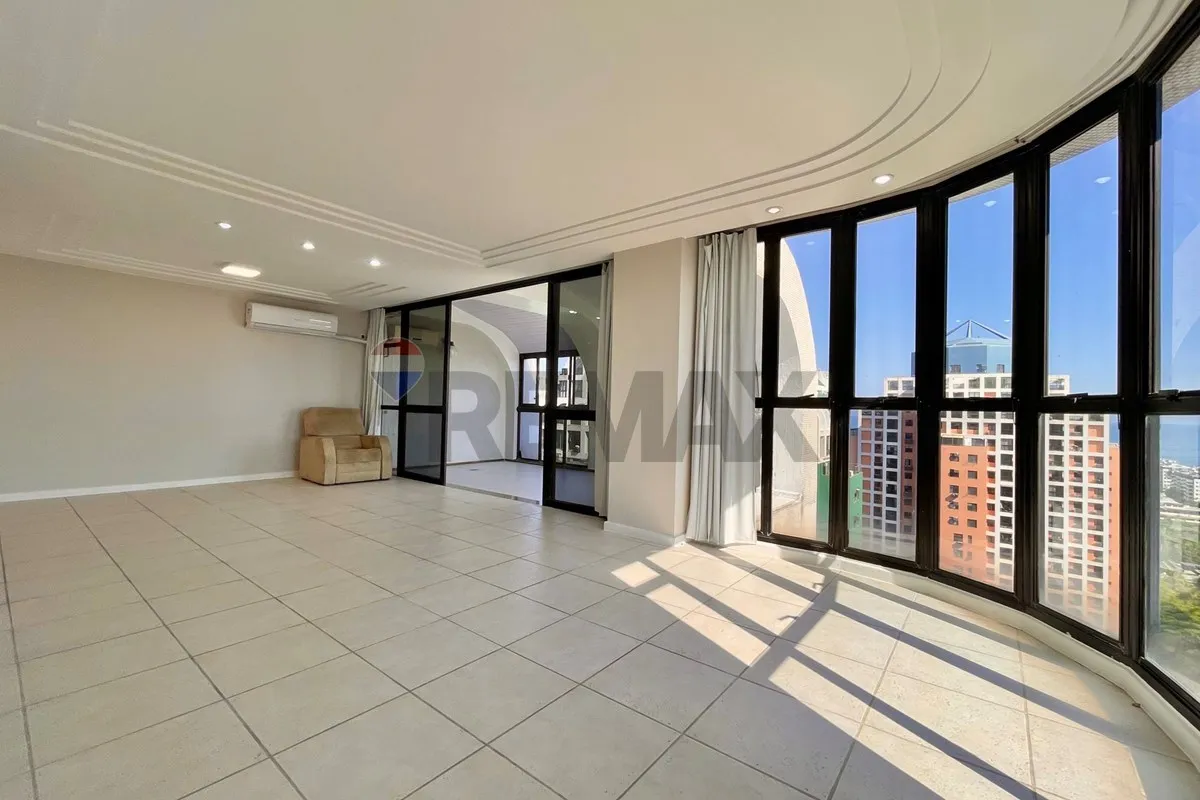 Duplex penthouse with 3 en-suite bedrooms and 200 m² — photo 37