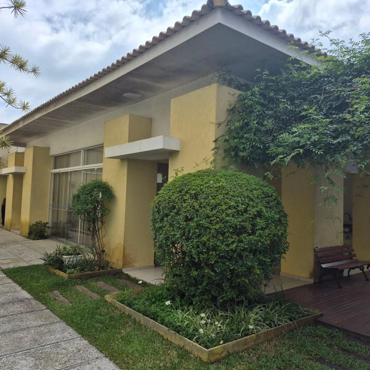 Furnished 3-bedroom apartment with covered parking — photo 31