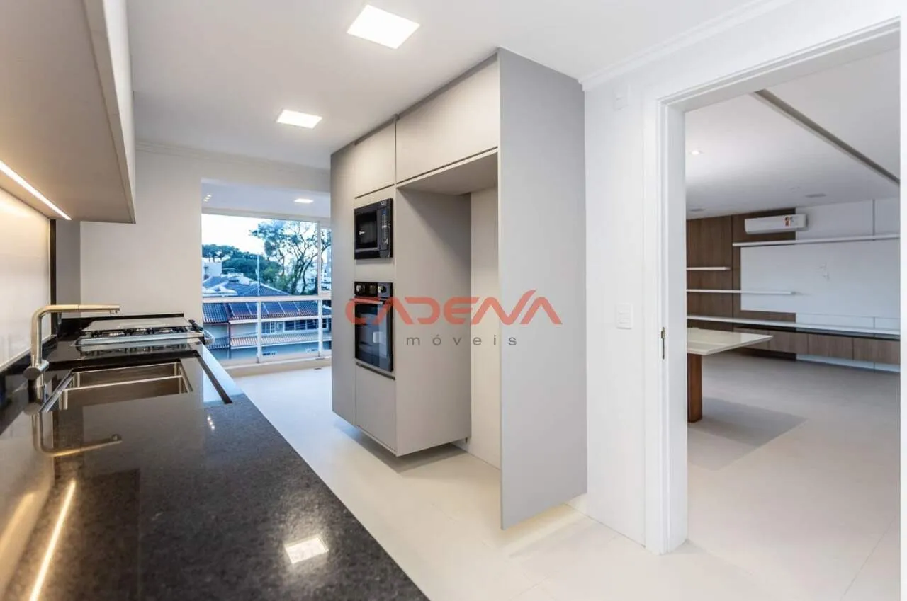 Unfurnished 4-bedroom apartment with private BBQ — photo 7