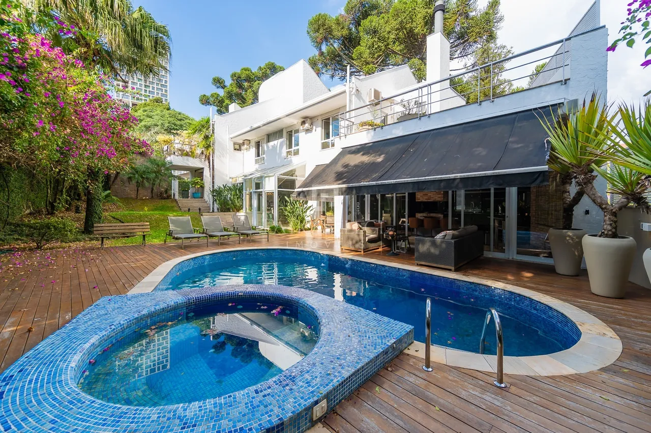 House, 763 m², with a glass-enclosed balcony — photo 11