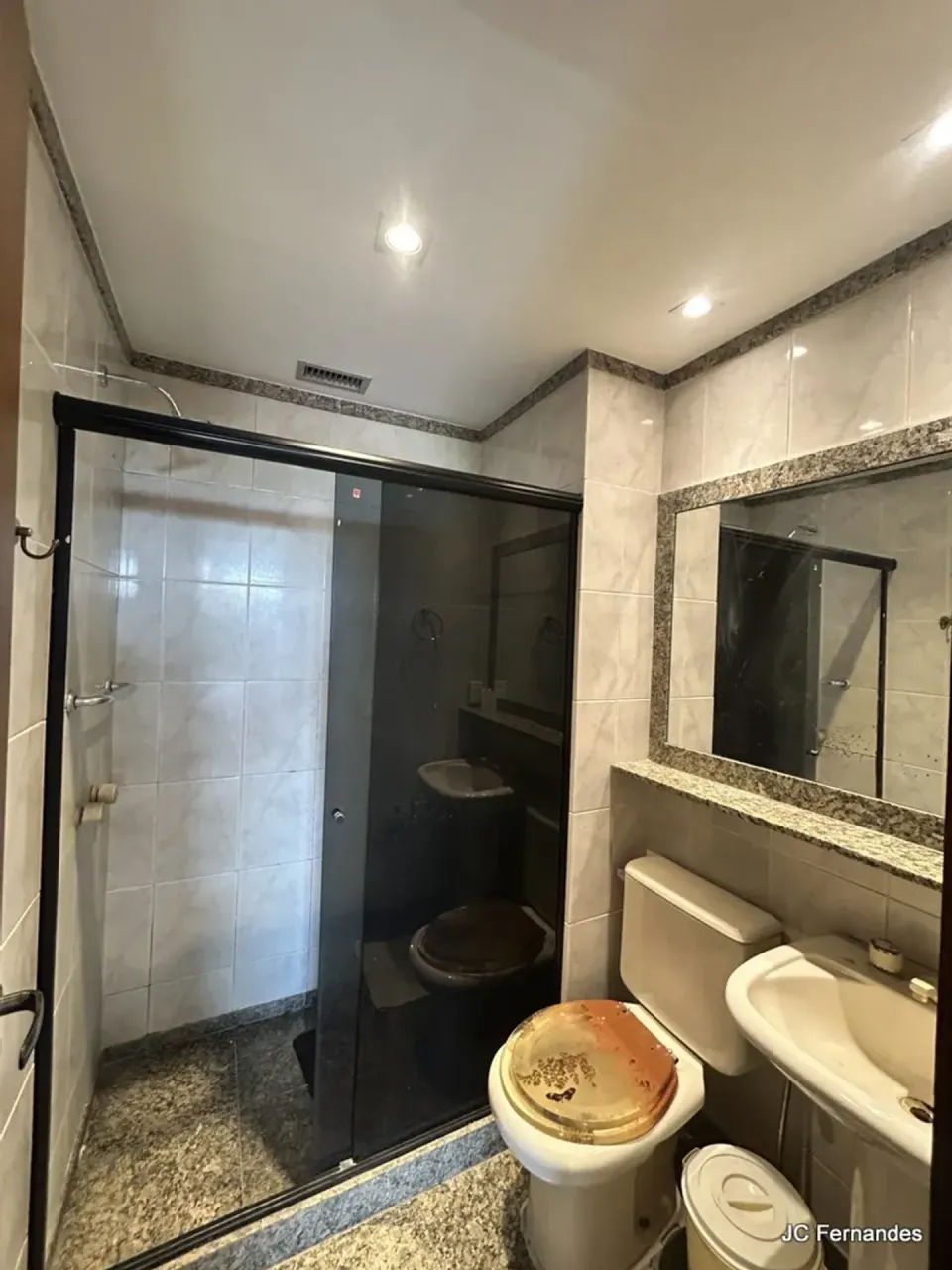 2-bedroom, 2-bath apartment with water and city view — photo 10