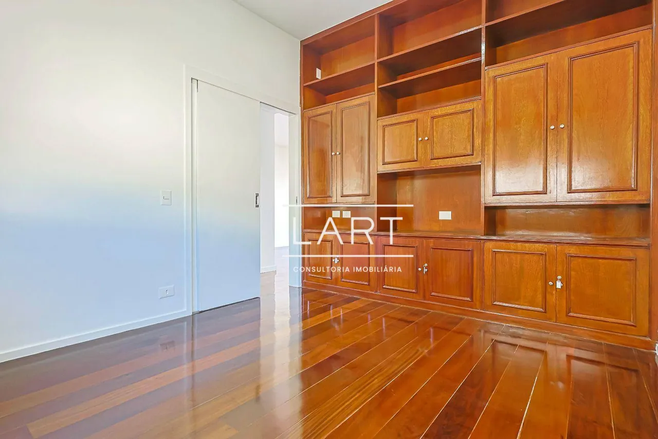 4-bedroom apartment with balcony and 227 m² — photo 9