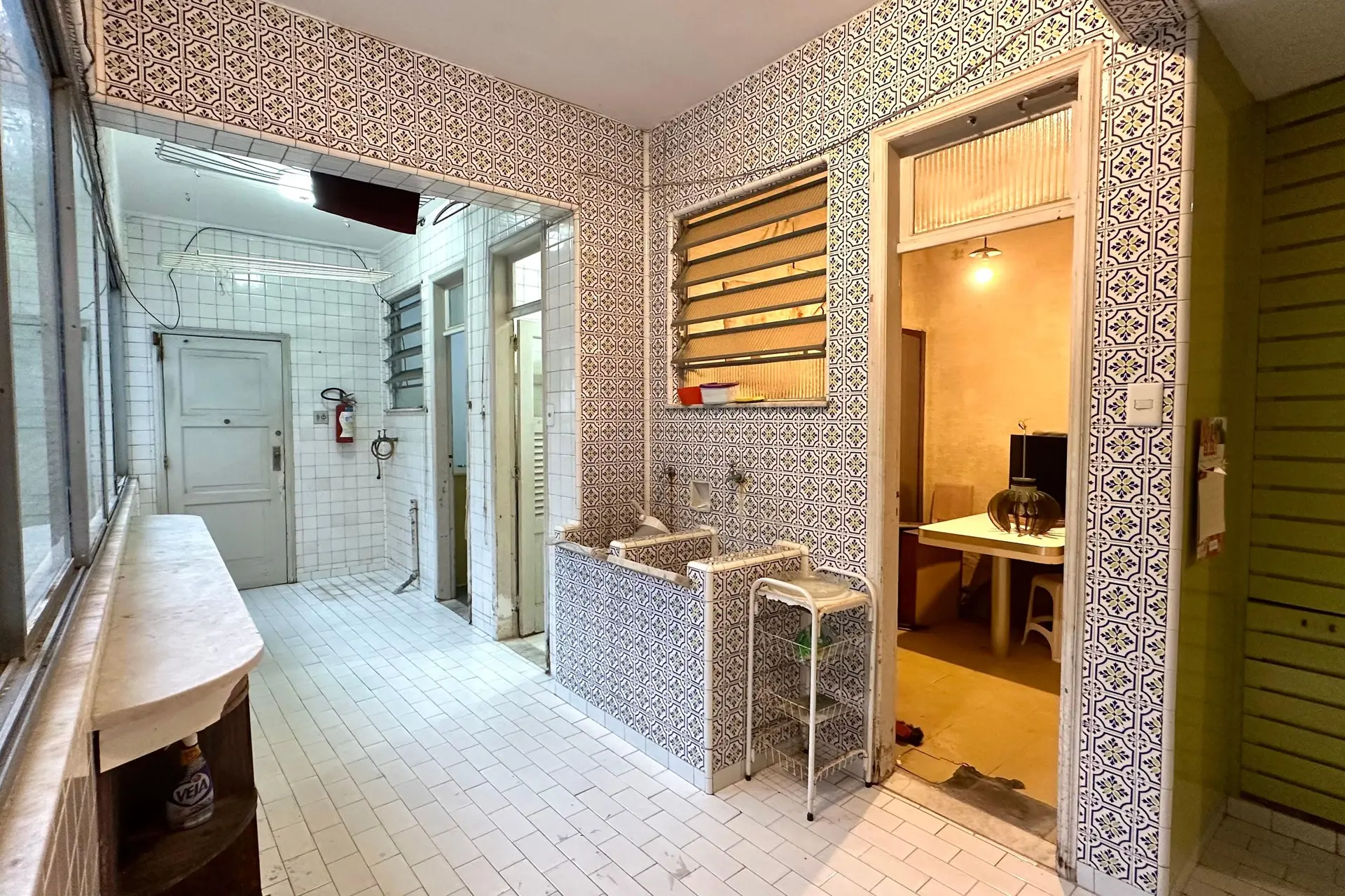 Bathtub in a 4-bedroom apartment, 290 m² — photo 36
