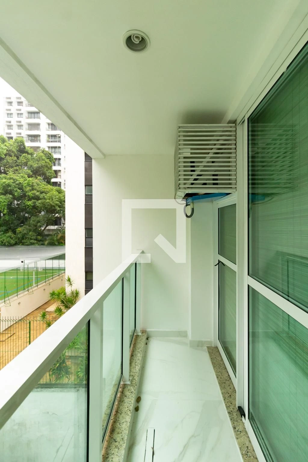 Furnished 1-bedroom apartment with a balcony — photo 18